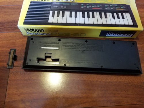 AS IS VINTAGE YAMAHA PORTASOUND PSS-30 MINI PORTABLE ELECTRONIC PIANO KEYBOARD