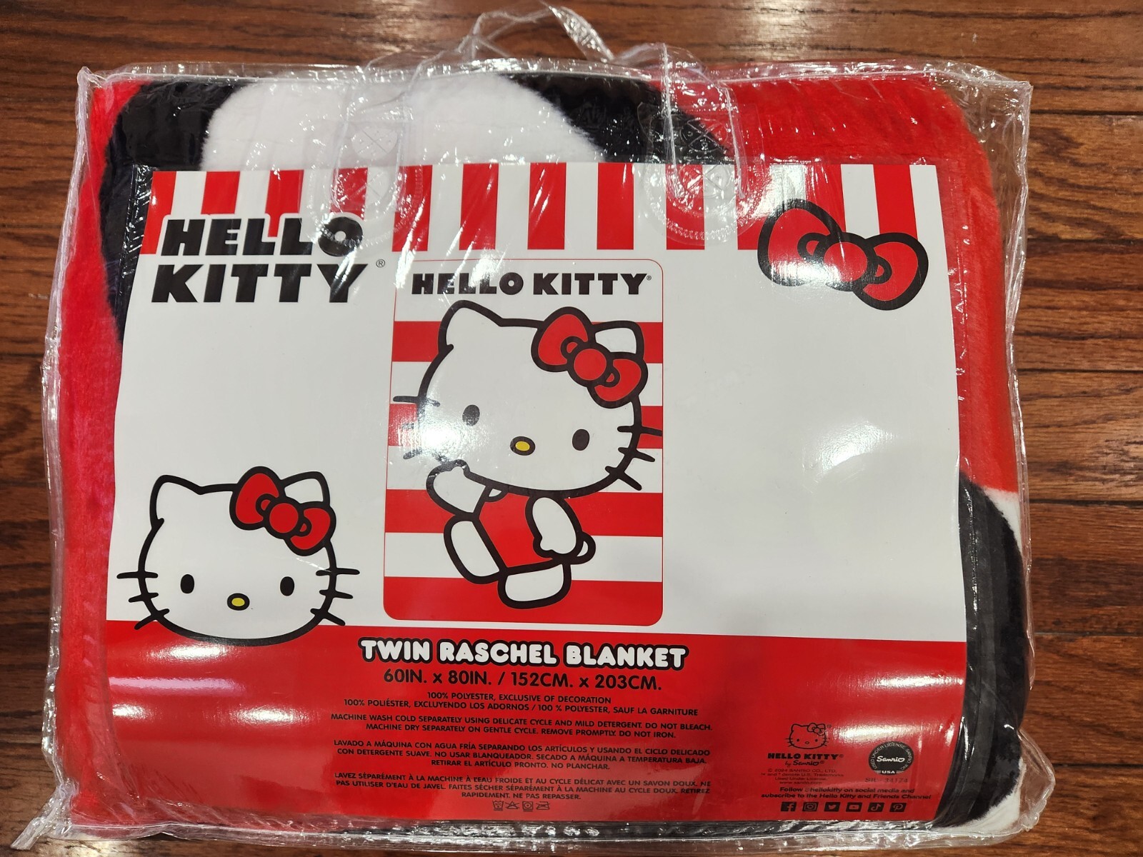 HELLO KITTY テーブル 60cm x 80cm Hello Kitty Table