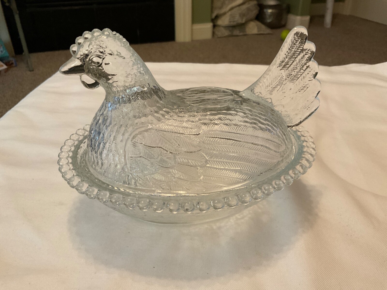 【送料無料】インディアンガラス 小物入れ ニワトリ Hen on Nest Vintage Indiana Glass Hen on Nest Candy Dish - Etsy