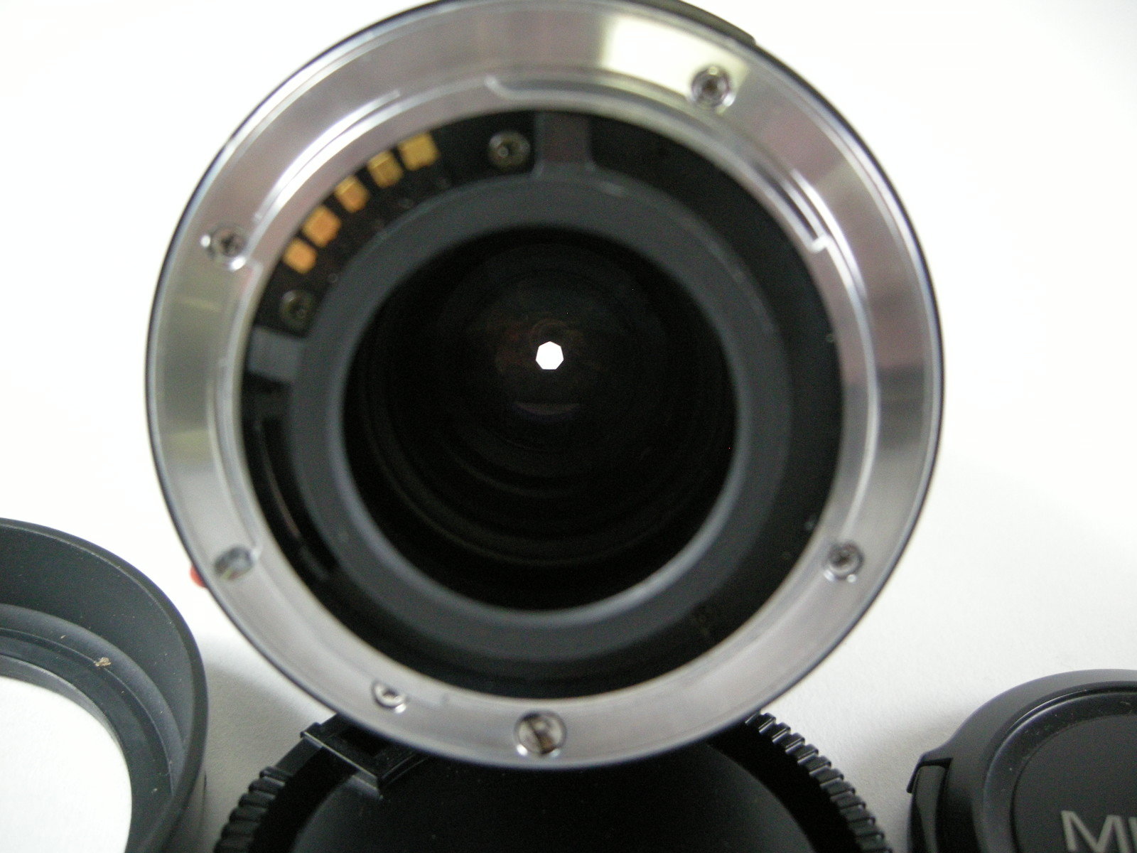 Minolta Maxxum AF Zoom 28-85mm f3.5-4.5 (22) w/caps and hood