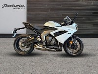 2025 Triumph Daytona 660 STANDARD TWIN COLOUR Petrol black 6 Speed