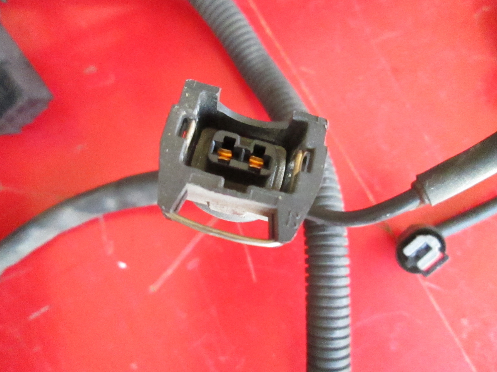 this item will fit on a 00 Mercedes Benz ML320 3.2L Engine Wire Harness,  Its in very good working condition!!!!span>