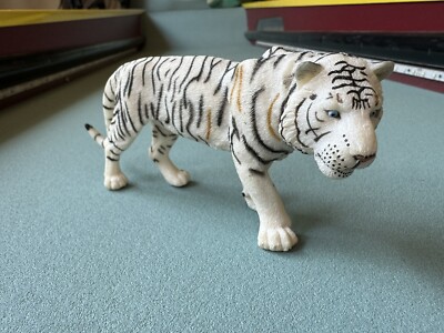 Papo Male White Bengal Tiger Figure 2005 Wildlife Safari Cat Animal Figurine Toy