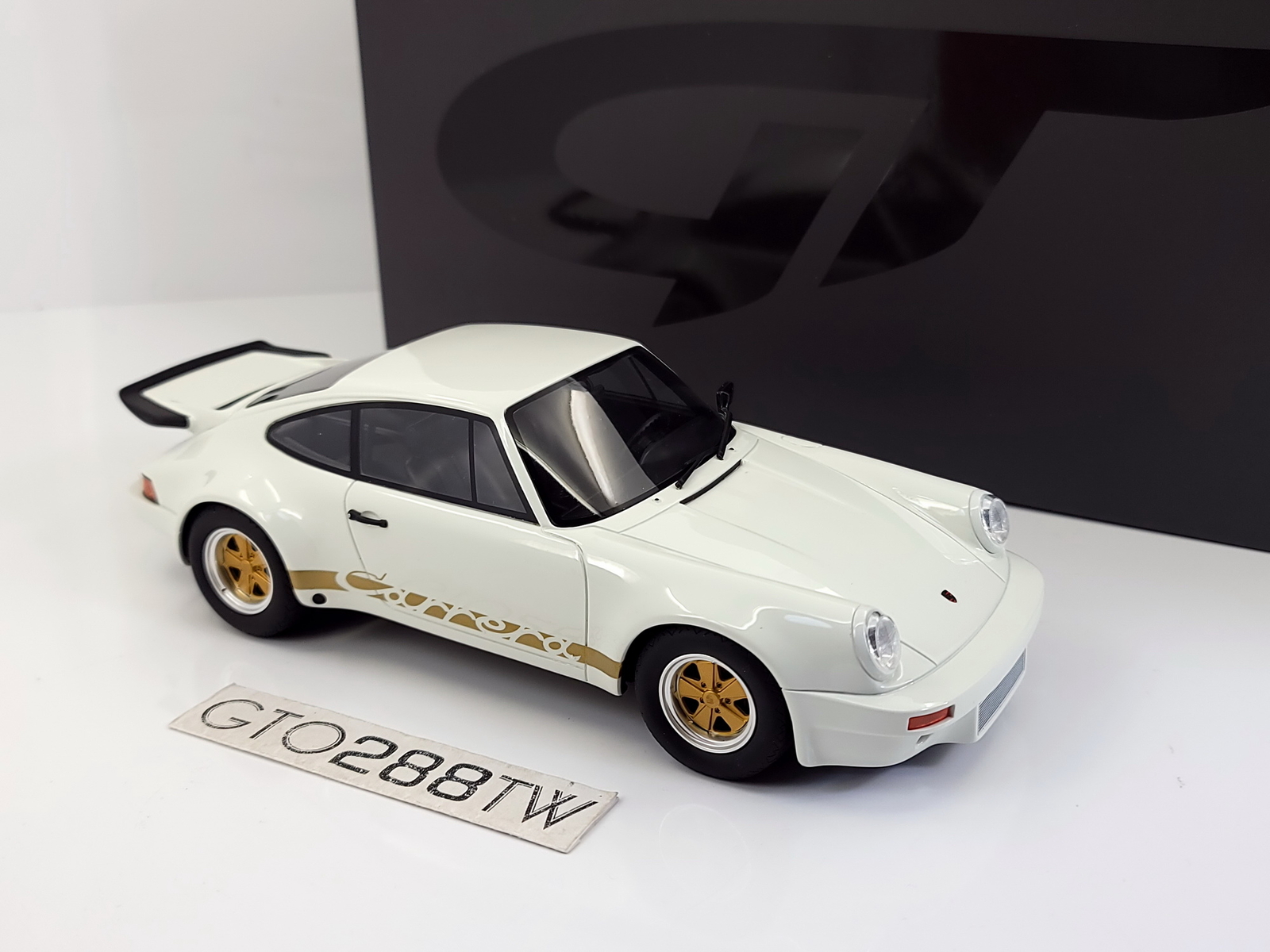 GT SPIRIT Porsche 911 Carrera ゴールド 1/18 $_57.JPG?set_id=880000500F