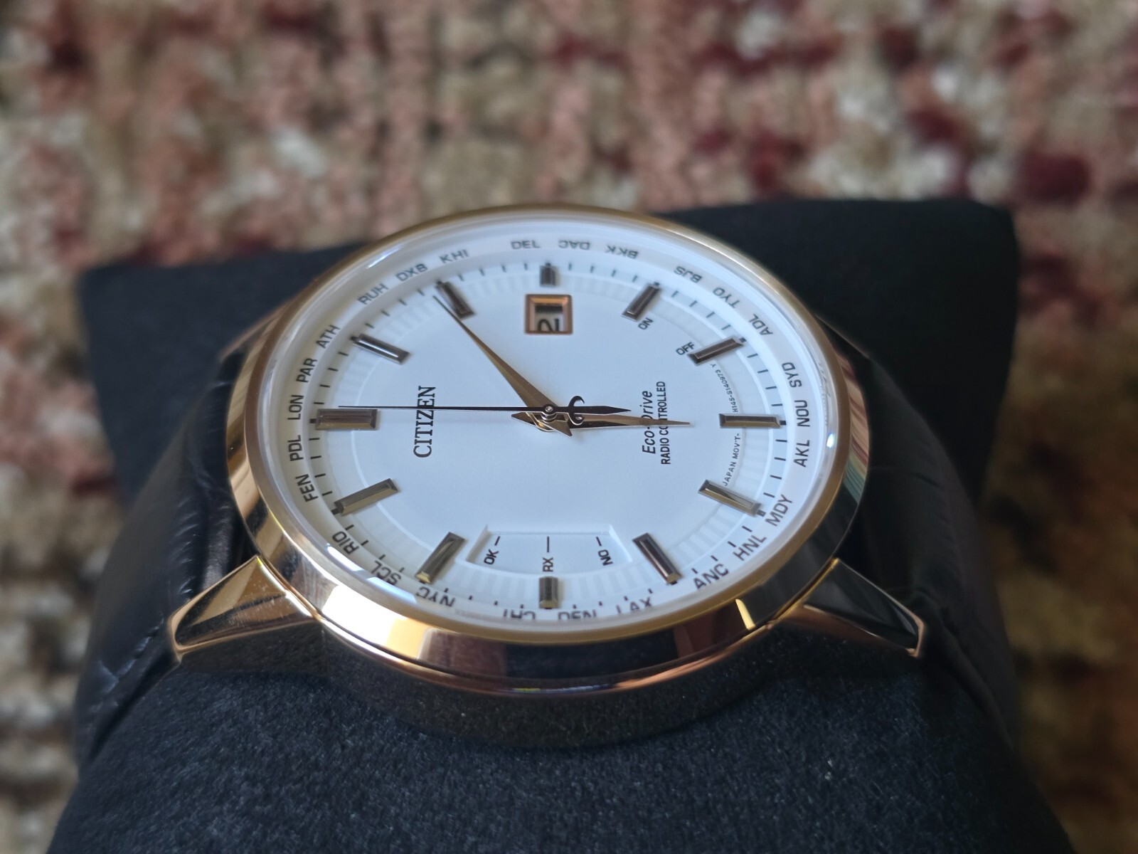 Pre-owned Citizen Radio Controlled Sapphire Crystal White Dial World Time Watch Cb0153-13a