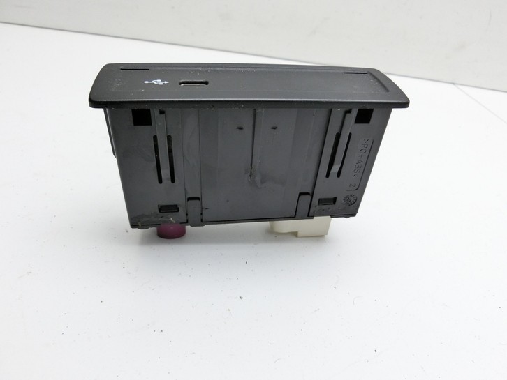 Mercedes W177 A200d 18-22 Multimedia Interface USB-C Anschluss Modul Mercedes W177 A200d 18-22 12.07.2019... Vorschau 2