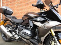 BMW R 1200 RS SPORTS SE , ONE FORMER KEEPER , SERVICE HISTORY MOT 1 YEAR .