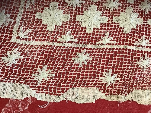 Vintage Hand Crocheted Floral Table Runner Vintage Flower Lace Doily 14 X 46”