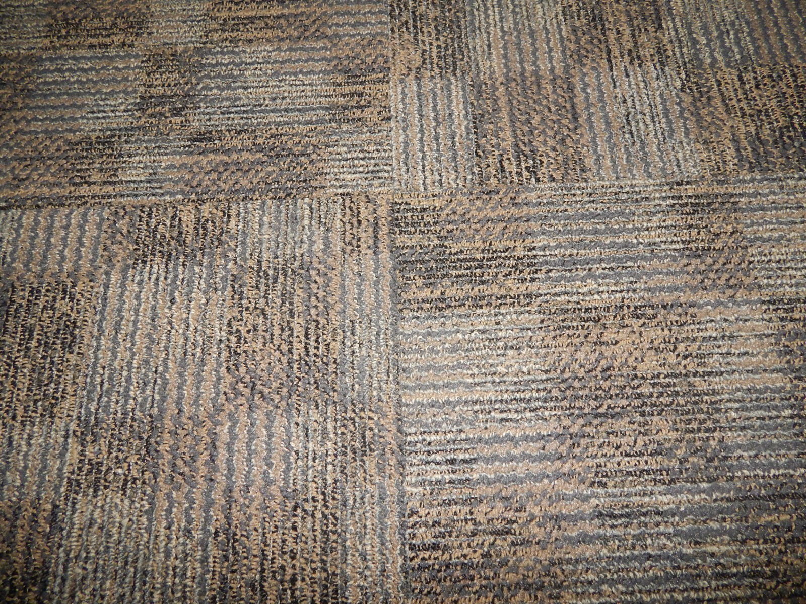 6 BOX  CARPET TILE 432 S/F Commercial Grade 100 % Nylon 24