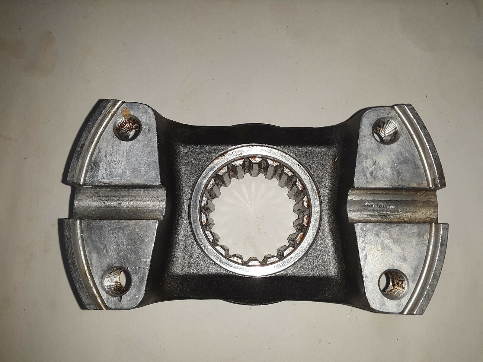 Flanges Spicer Bell Equipment 4206D #s 221752 - 191017 Flanges Spicer Bell Equipment 4206D #s 221752 - 191017
