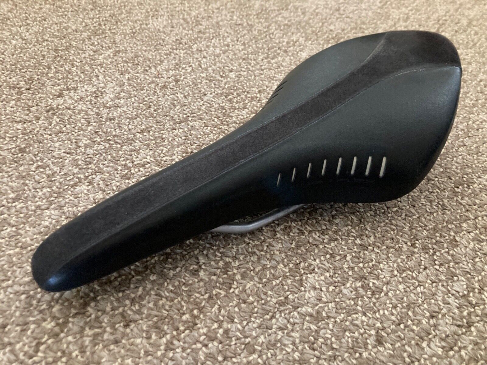Fizik Arione Wing Flex Black Road Saddle Carbon Reinforced Fizik Arione Wing Flex Black Road Saddle Carbon Reinforced