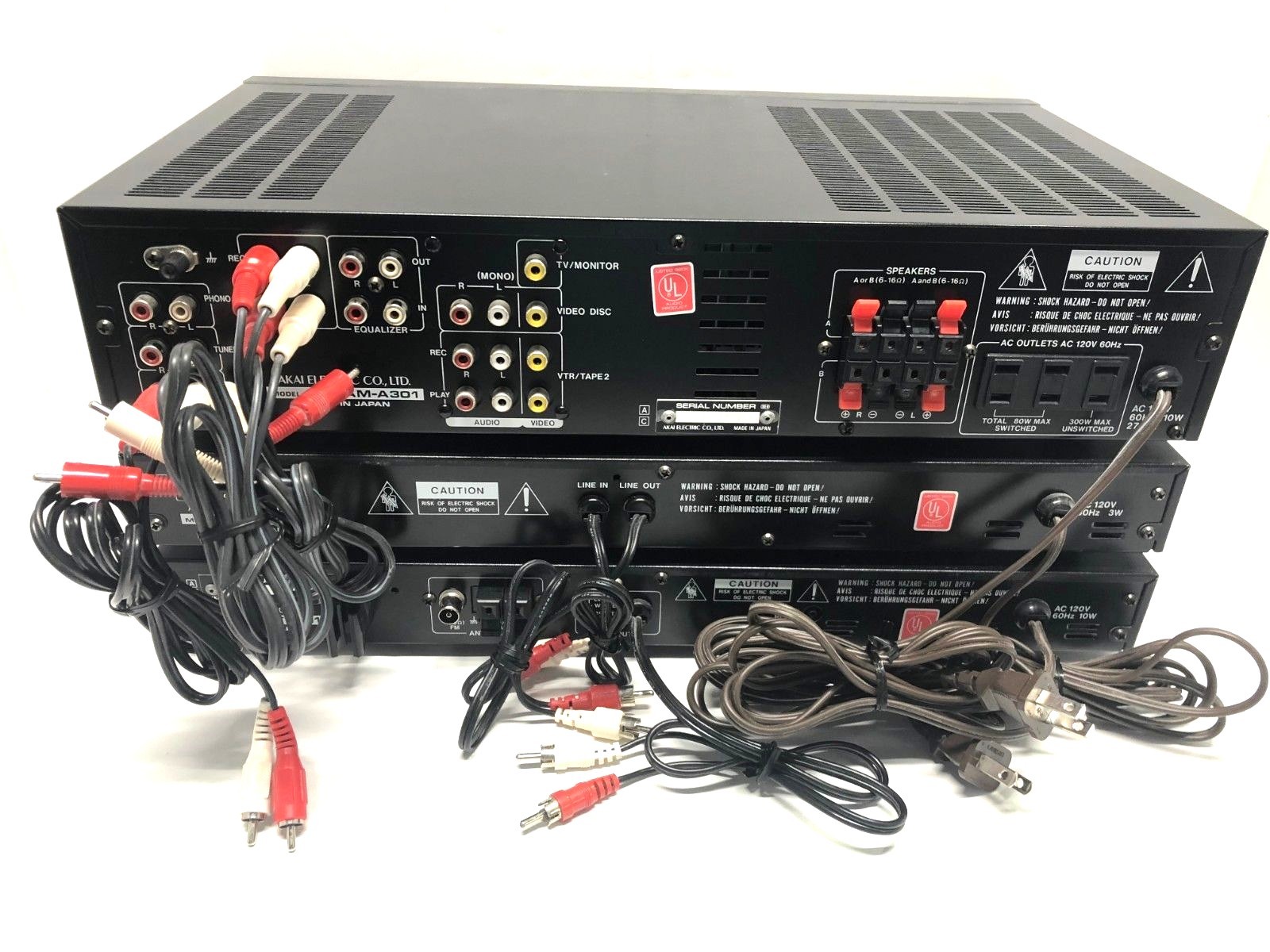 VINTAGE - AKAI AM-A301 STEREO AMPLIFIER WITH AT-A301 QUARTZ TUNER AND EA-A1 EQ