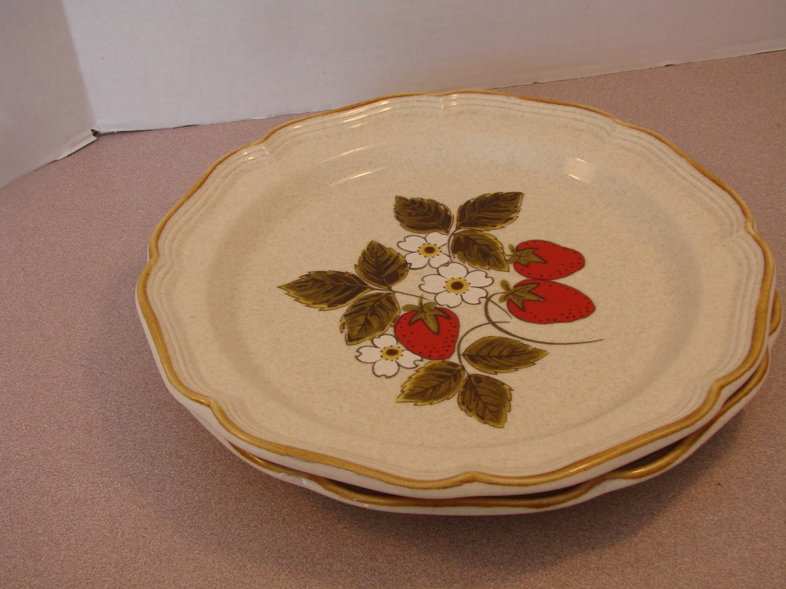 Mikasa Strawberry Festival Set Lot Of 2 Serving Plates platters