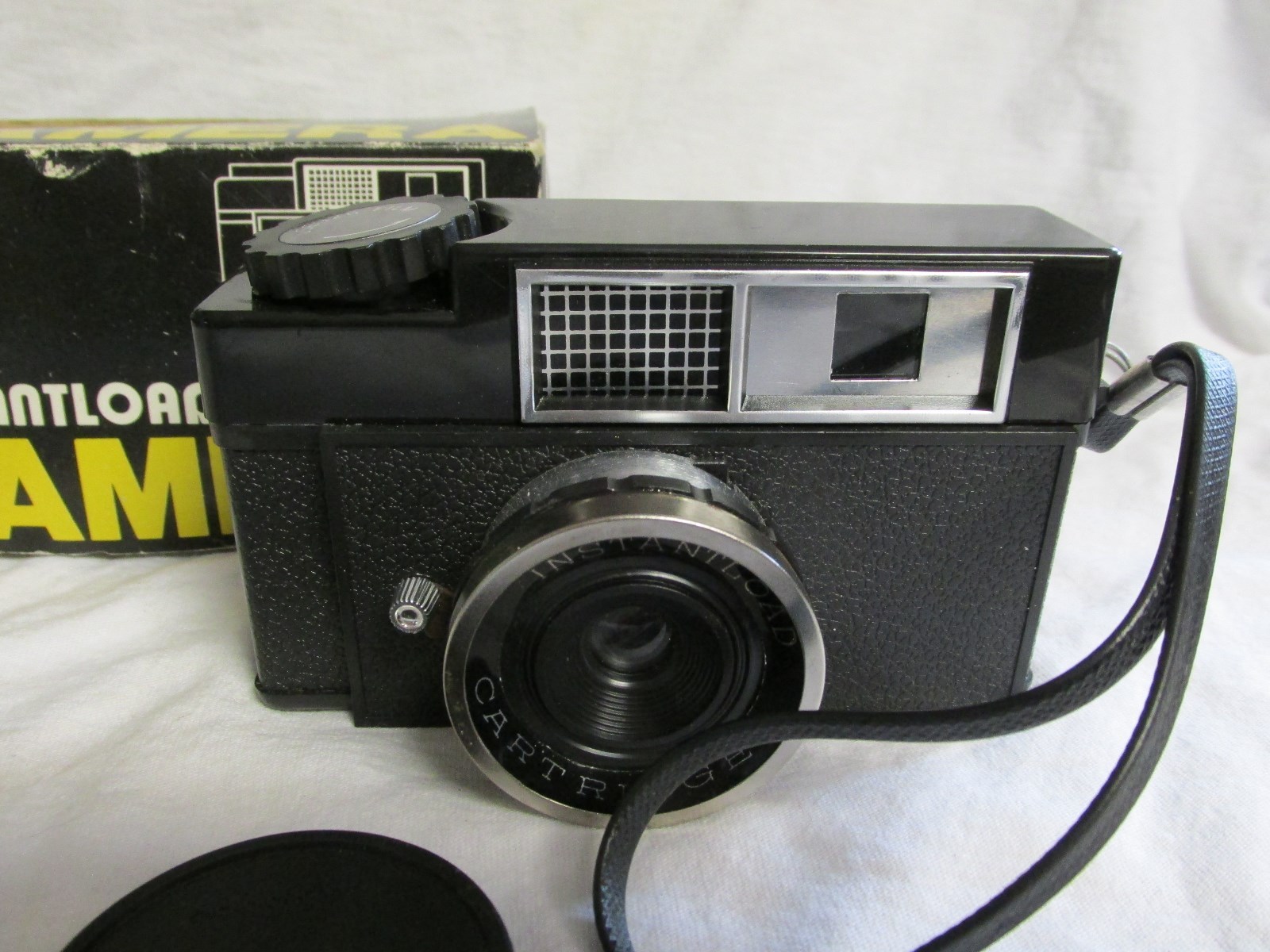 VINTAGE 1970s INSTANTLOAD 126 CAMERA WITH CAP AND ORIGINAL BOX