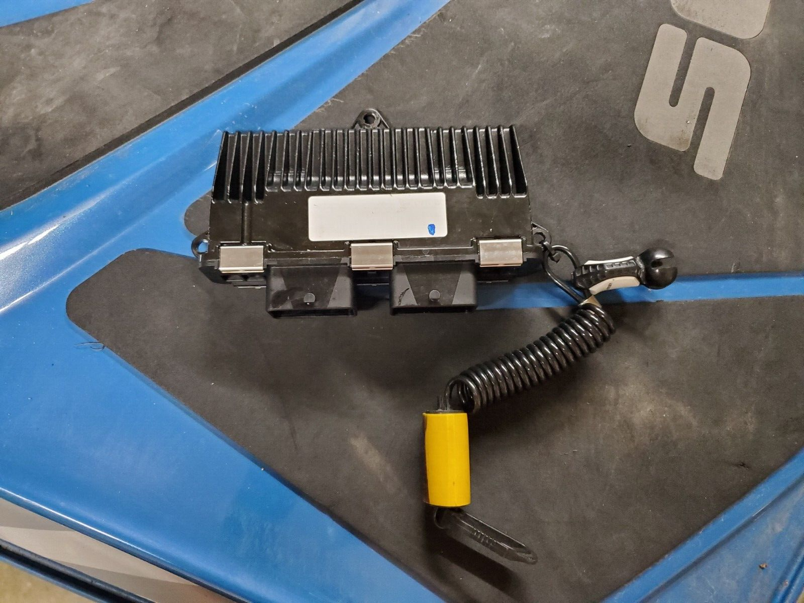 タッカーシー 21-25 KAWASAKI NINJA ZX10R FUEL GAS TANK (SEE DESCP) | eBay