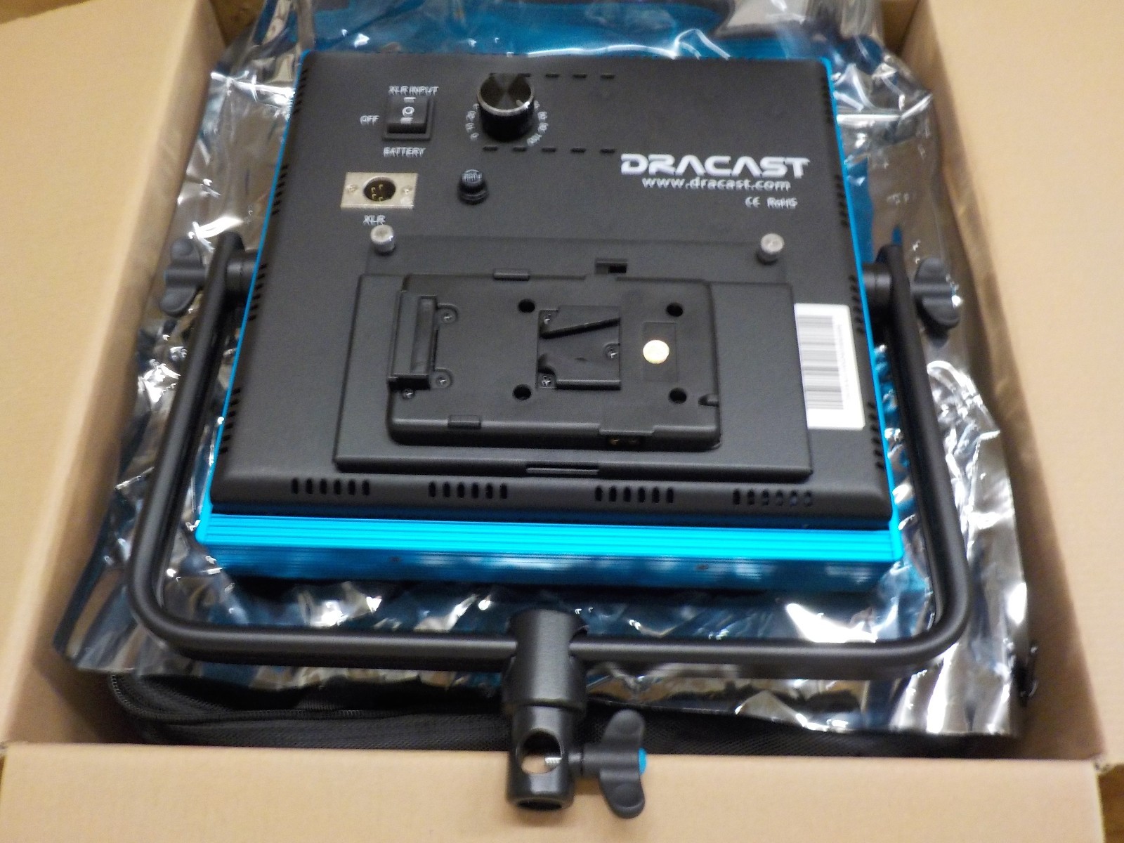 Dracast DRP-LK-2x1000-DV 2 X LED1000 Kit, Daylight with V-Mount Battery Plates