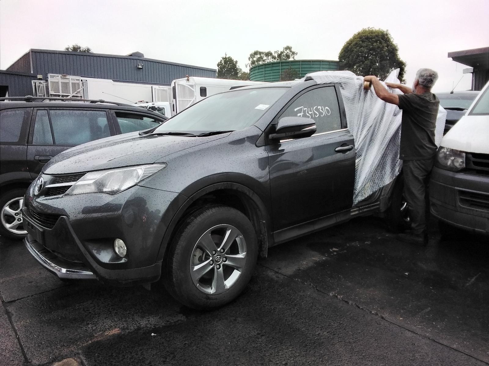 TOYOTA RAV4 XA40 12/2012-11/2018 RIGHT REAR DOOR WINDOW DARK GREY TINT TYPE - thumbnail 4