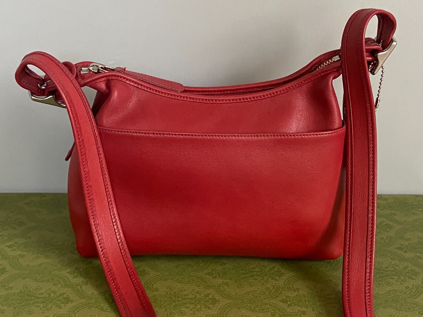 COACH VTG #9136 Legacy Small Leather Pocket Zip Hobo COACH VTG #9136 Legacy Small Leather Pocket Zip Hobo