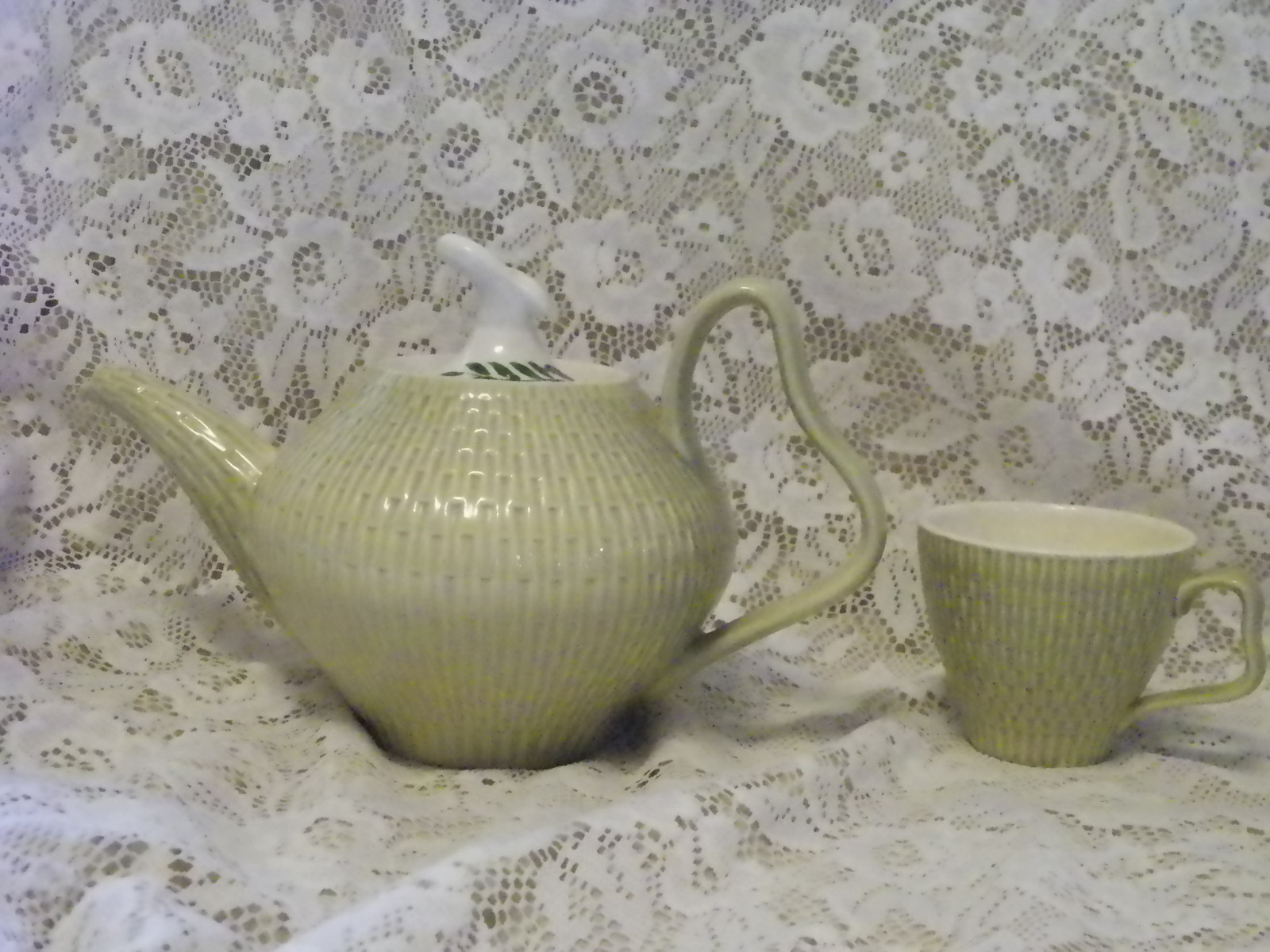VINTAGE RED WING POTTERY GREEN BASKET WEAVE CREAMER AND SUGAR