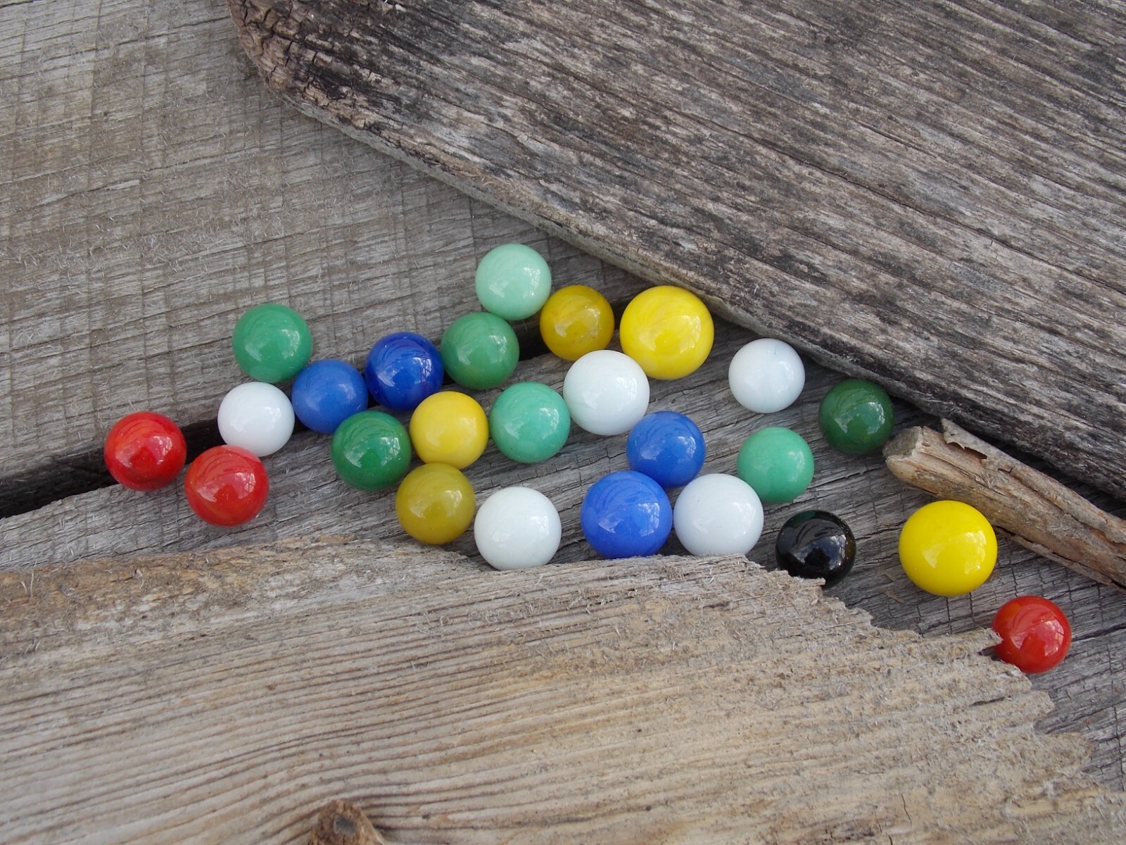 25 Vintage Assorted Solid Color Marbles 17/32