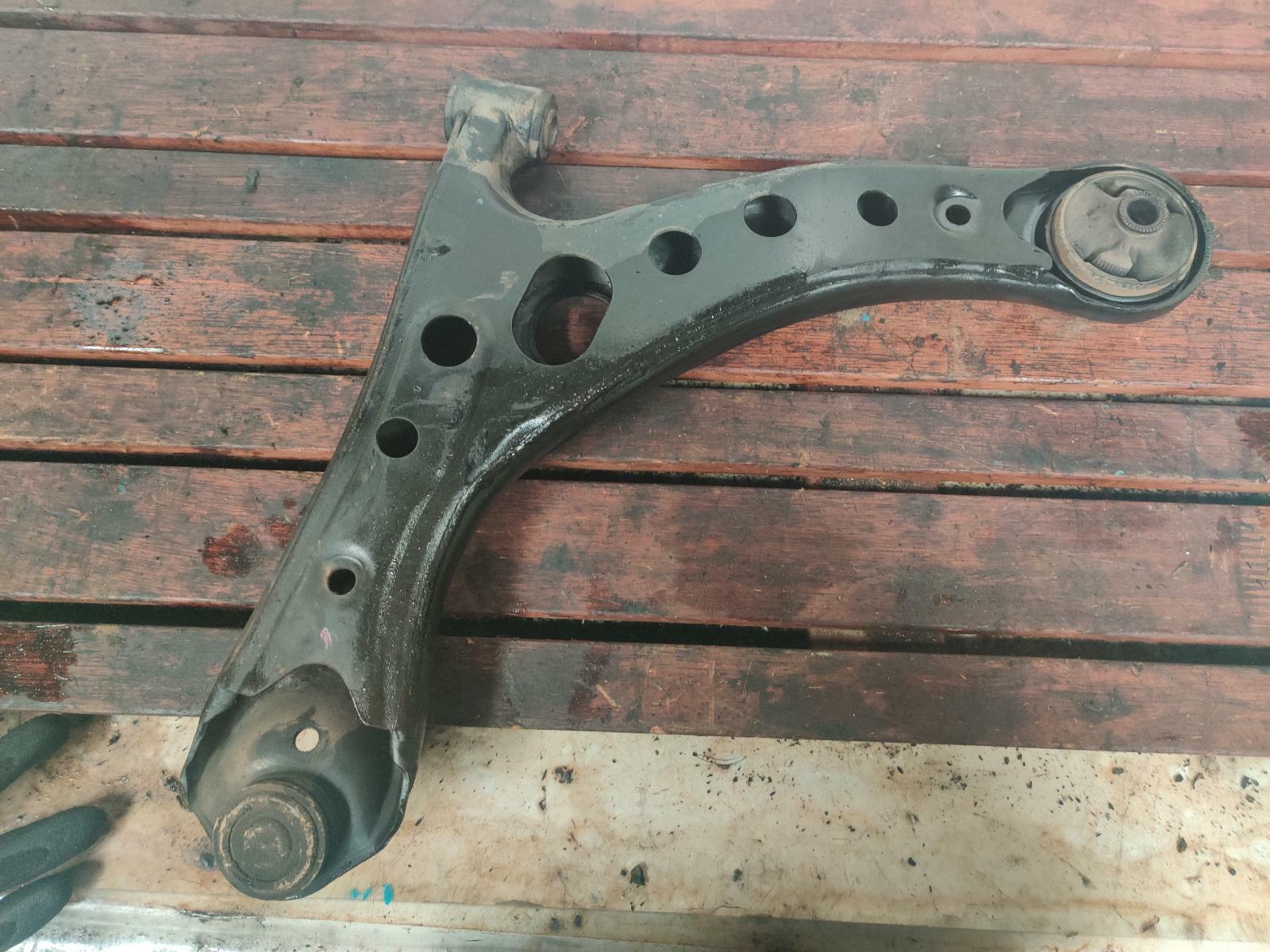 2007 Toyota Avensis Right Front Lower Conrrol Arm ACM21R 12/01-12/10 image 5