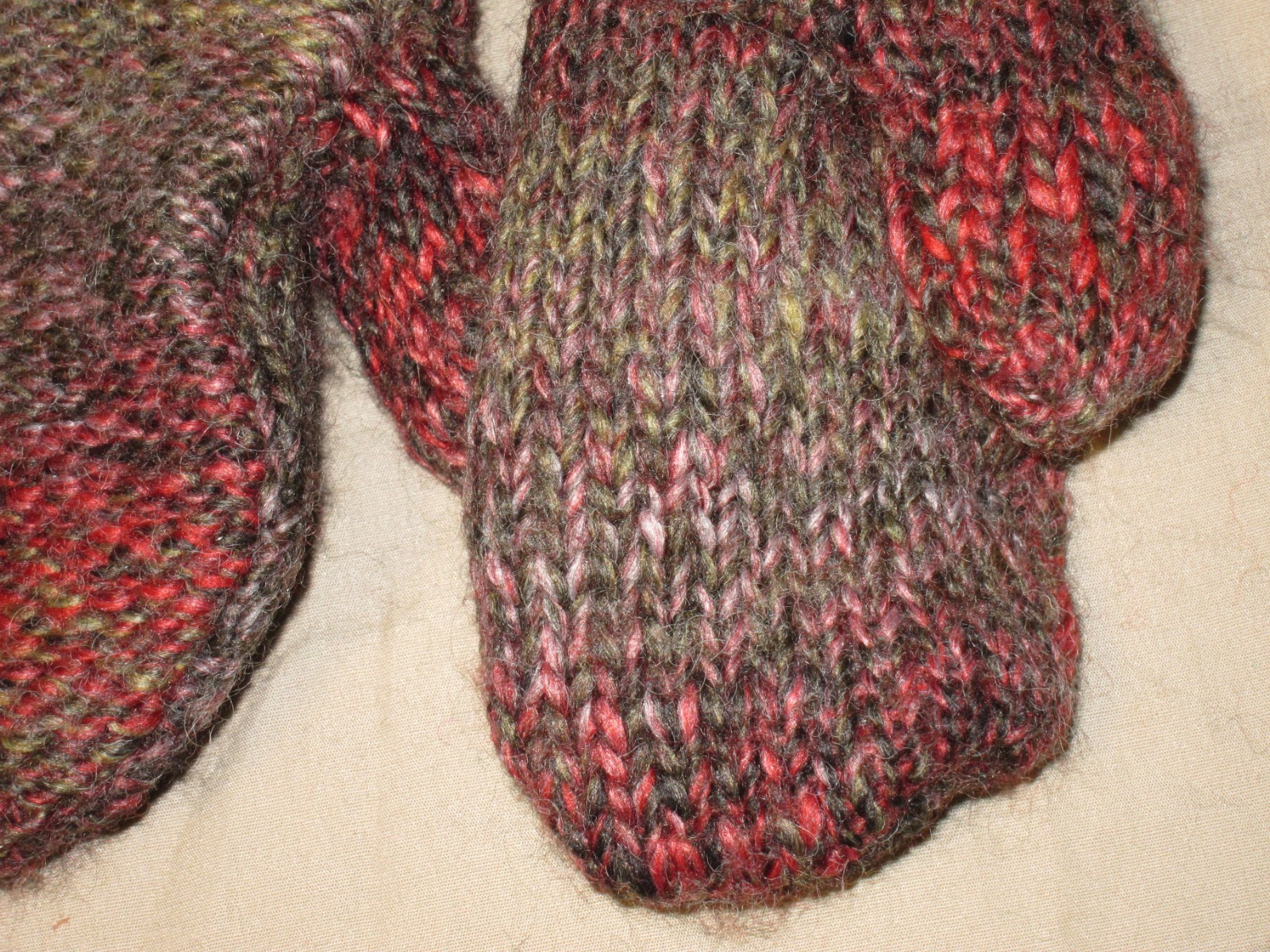 Recycled Wool Mittens Fleece Lined Boy's or Girls 5-8 yrs Black Red WARM