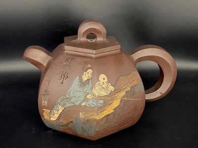 Teiera Yixing in Argilla Esagonale con Decori ed Iscrizioni - Cina XX sec.