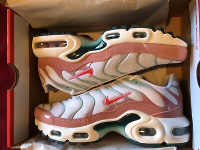 NIKE AIR MAX PLUS / SIZE 4.5Y (6W)  Brand new!!