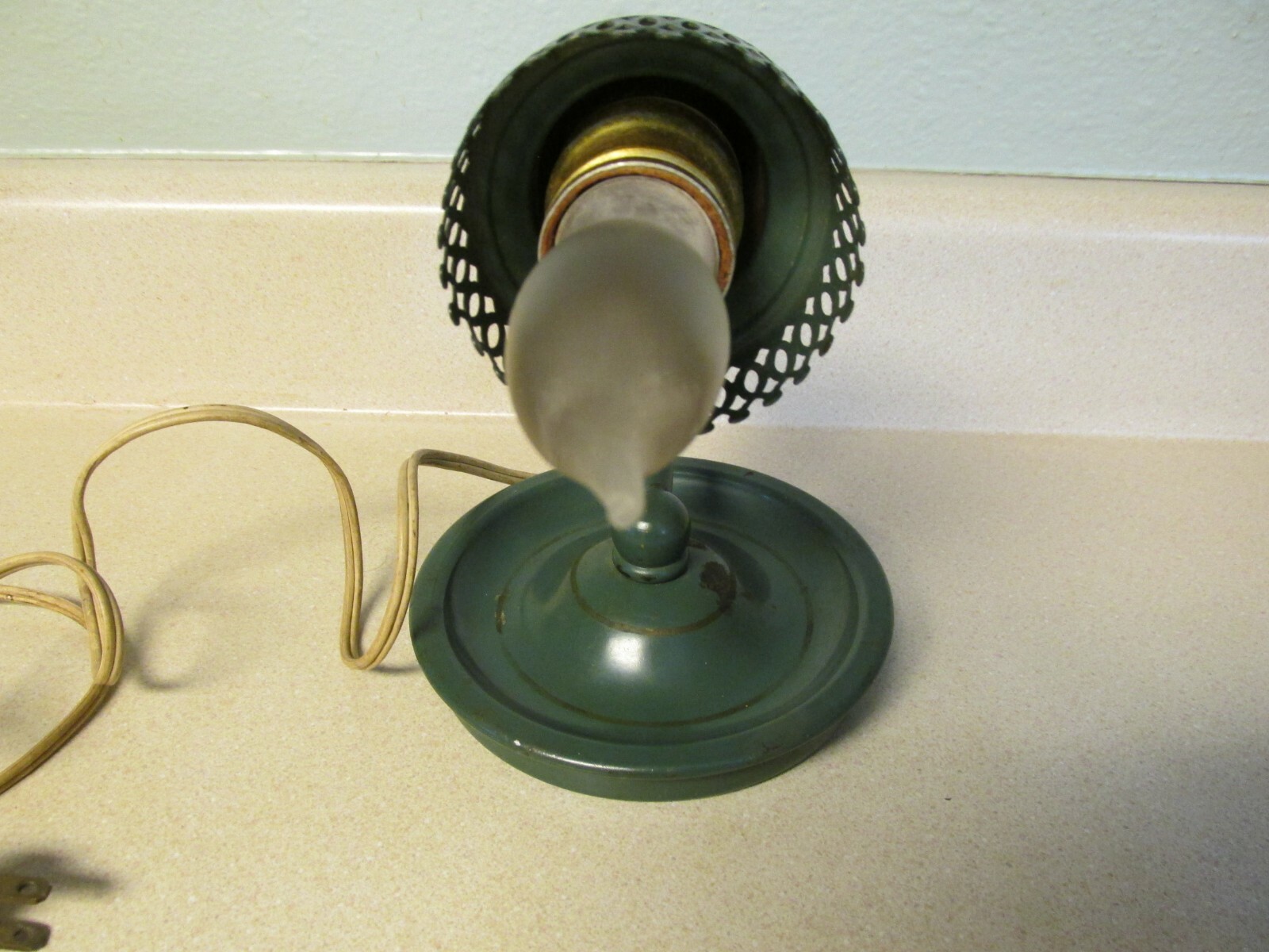 VINTAGE WALL MOUNT METAL ELECTRIC LIGHT WITHOUT SHADE GREEN ADJUSTABLE!
