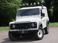 2009 Land Rover Defender 110 2.4 TDCi Utility Wagon 4WD MWB Euro 4 5dr NA Diesel