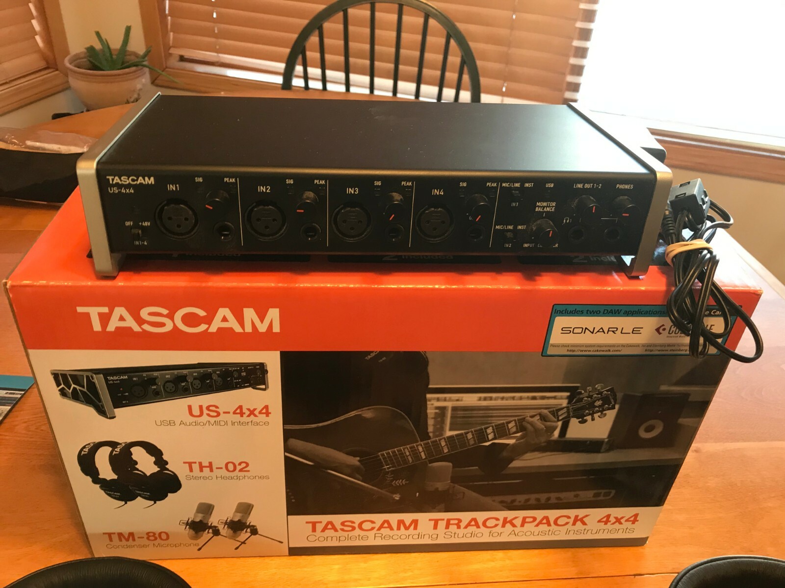 Tascam Trackpack 4x4 Mini Studio