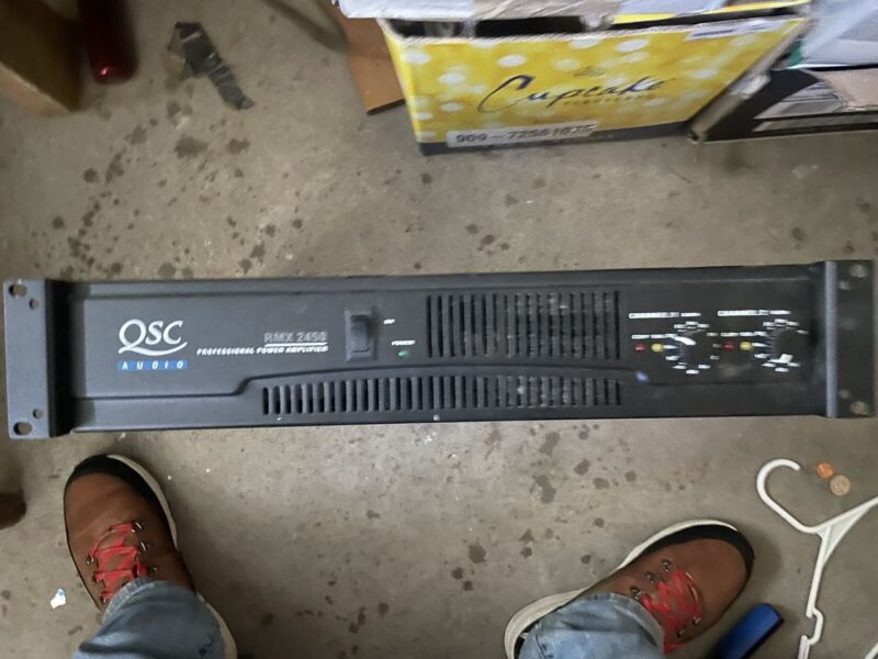 QSC RMX 2450 amplifier