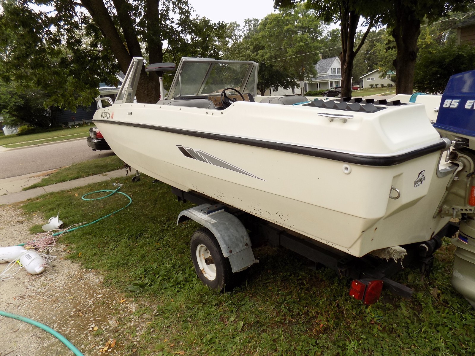 1973 Larson Tri Hull Boat 85HP Evinrude w/trailer