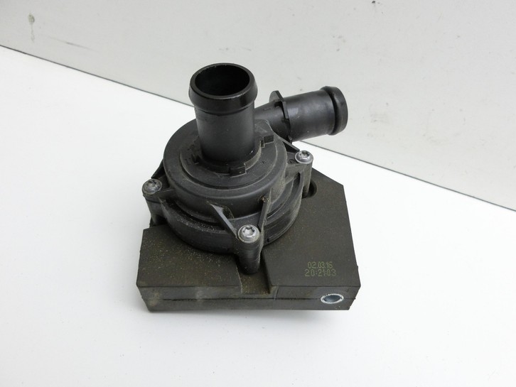 VW Touran II 5T 15-24 TSI 1,2 81KW Umwelzpumpe Heizung Pumpe VW Touran II 5T 15-24 12.05.2016 5G0965567A 500965567... Vorschau 2