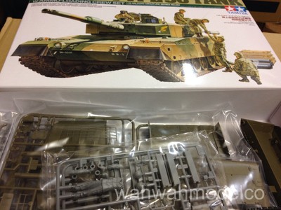 Tamiya 1/35 Type 90 Tank W/ Ammo Loading Crew Set 35260