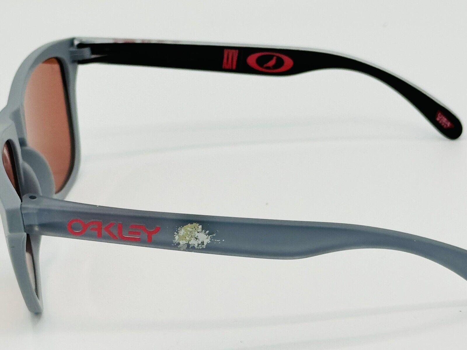 NEW OAKLEY FROGSKINS STAPLE SUNGLASSES- STAPLE FOG -PIZM NEW OAKLEY FROGSKINS STAPLE SUNGLASSES- STAPLE FOG -PIZM