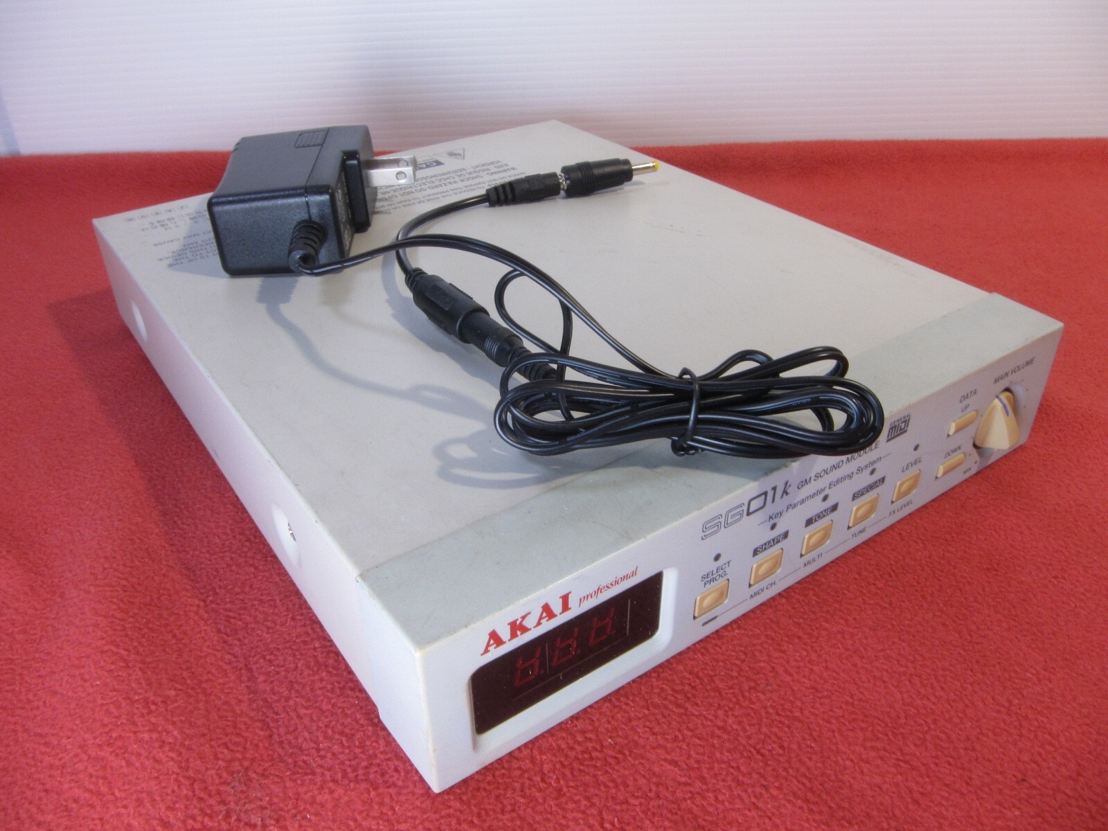 Akai professional SG01v ビンテージシンセサイザー音源 Akai professional SG01v ビンテージシンセサイザー音源 Akai SG01v
