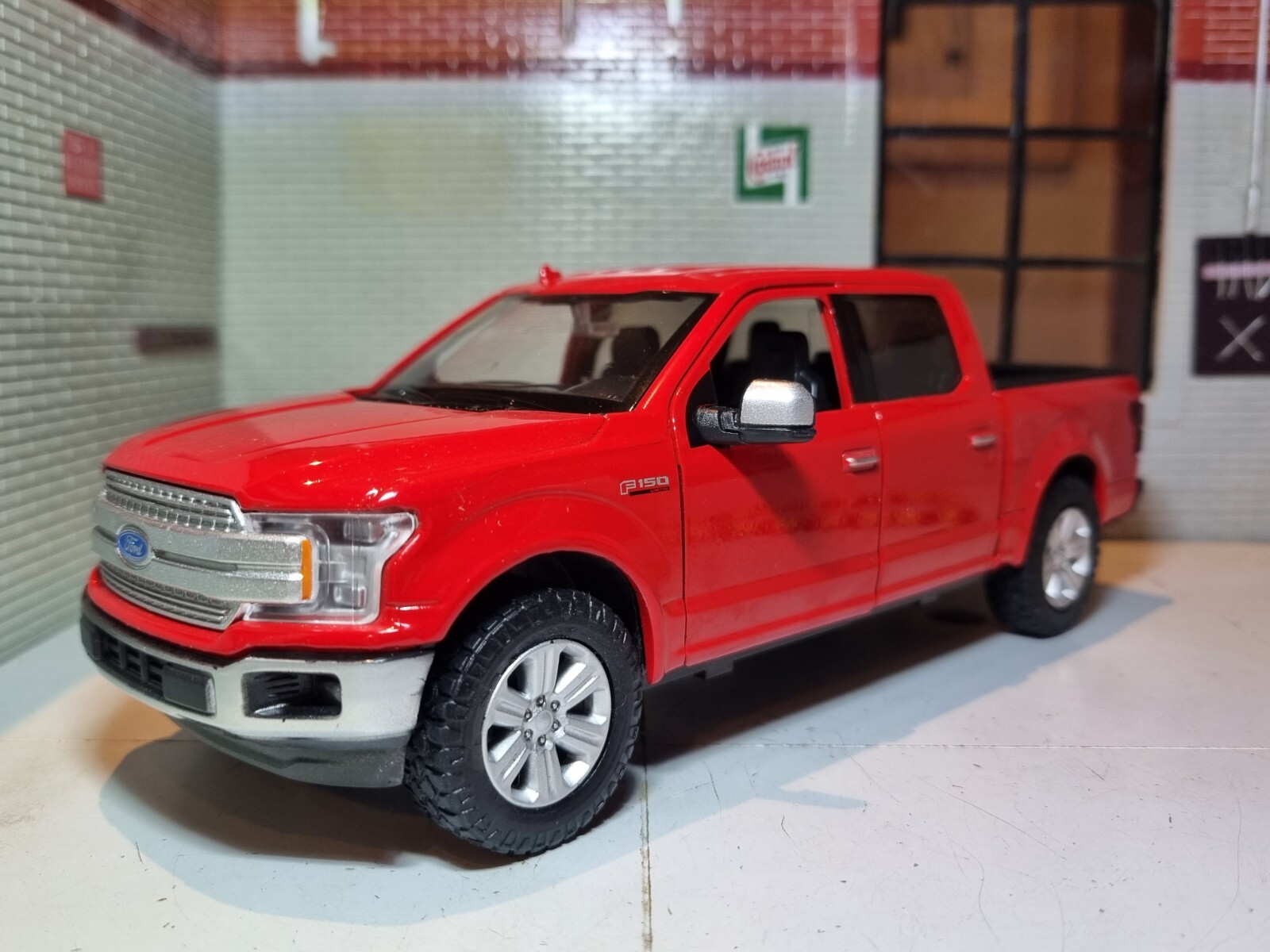 Ford F150 Lariat Red 2019 Crew Cab F-150 Truck 1:24 1:27 Ford F150 Lariat Red 2019 Crew Cab F-150 Truck 1:24 1:27