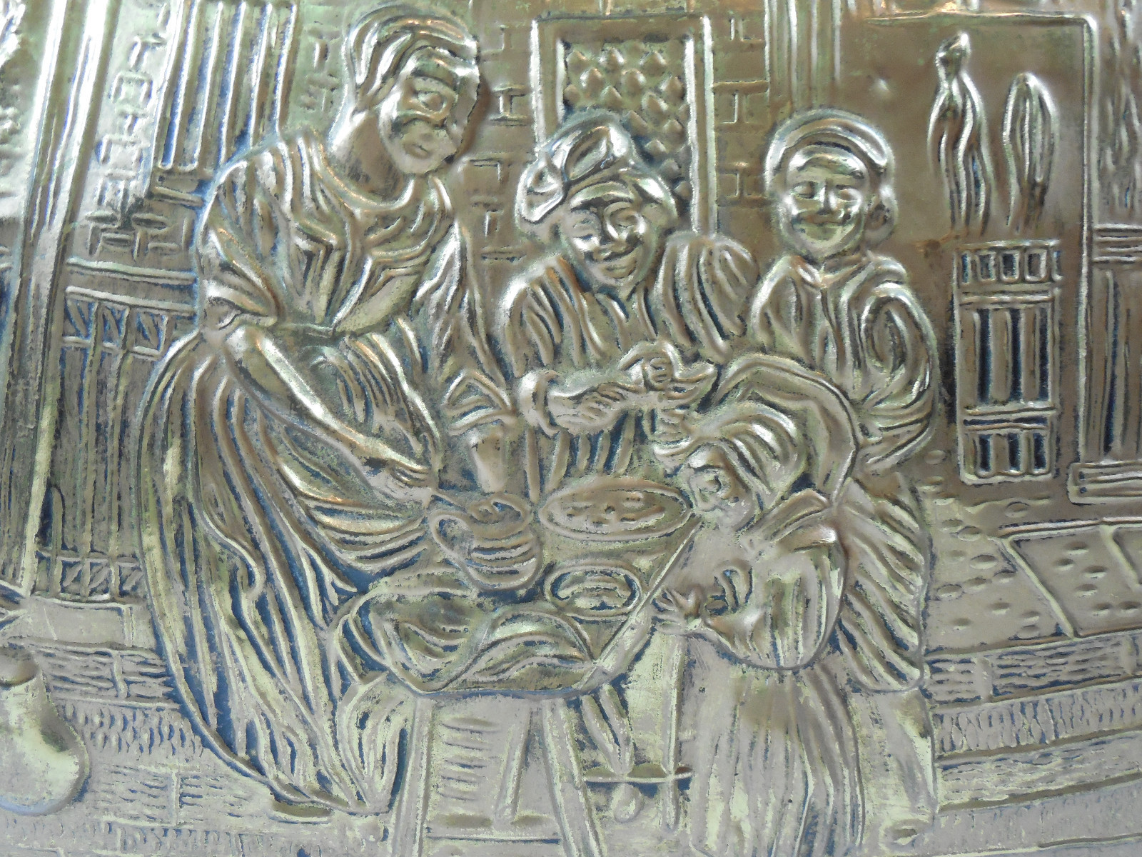 VINTAGE EMBOSSED WOOD BRASS MEDIEVAL KITCHEN MOTIF MAGAZINE RACK BOX RETRO DECOR