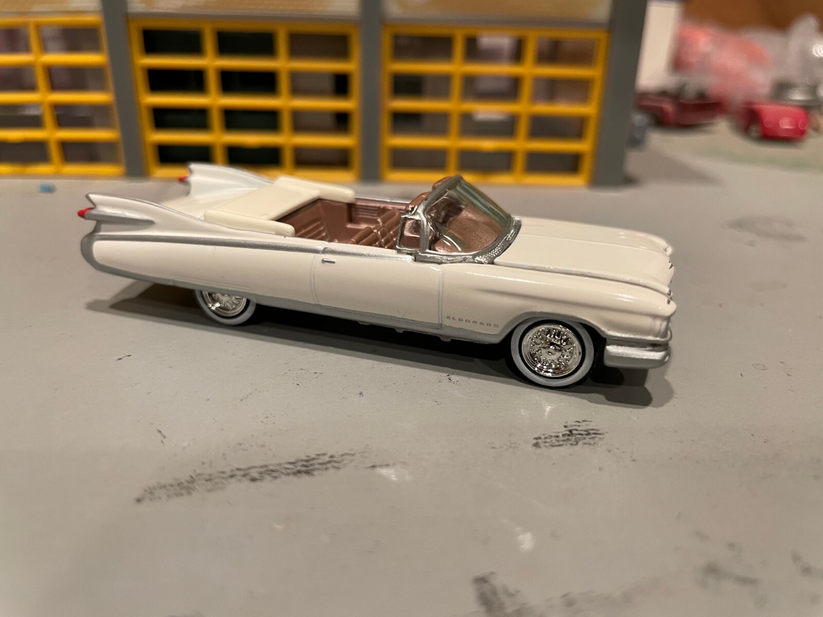 1/64 J.L. 59 CADILLAC ELDORADO CV/WHITE/FAWN INT/WIRE WHEELS