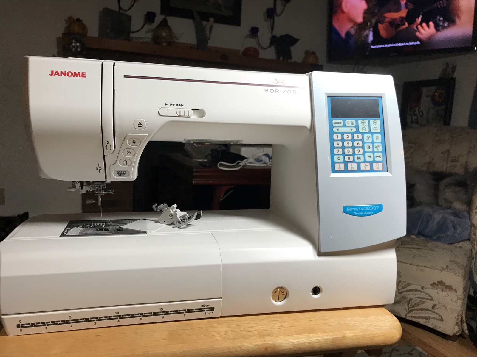 Janome Memory Craft Horizon 8200 QCP Computerized Sewing Machine w/ VIP