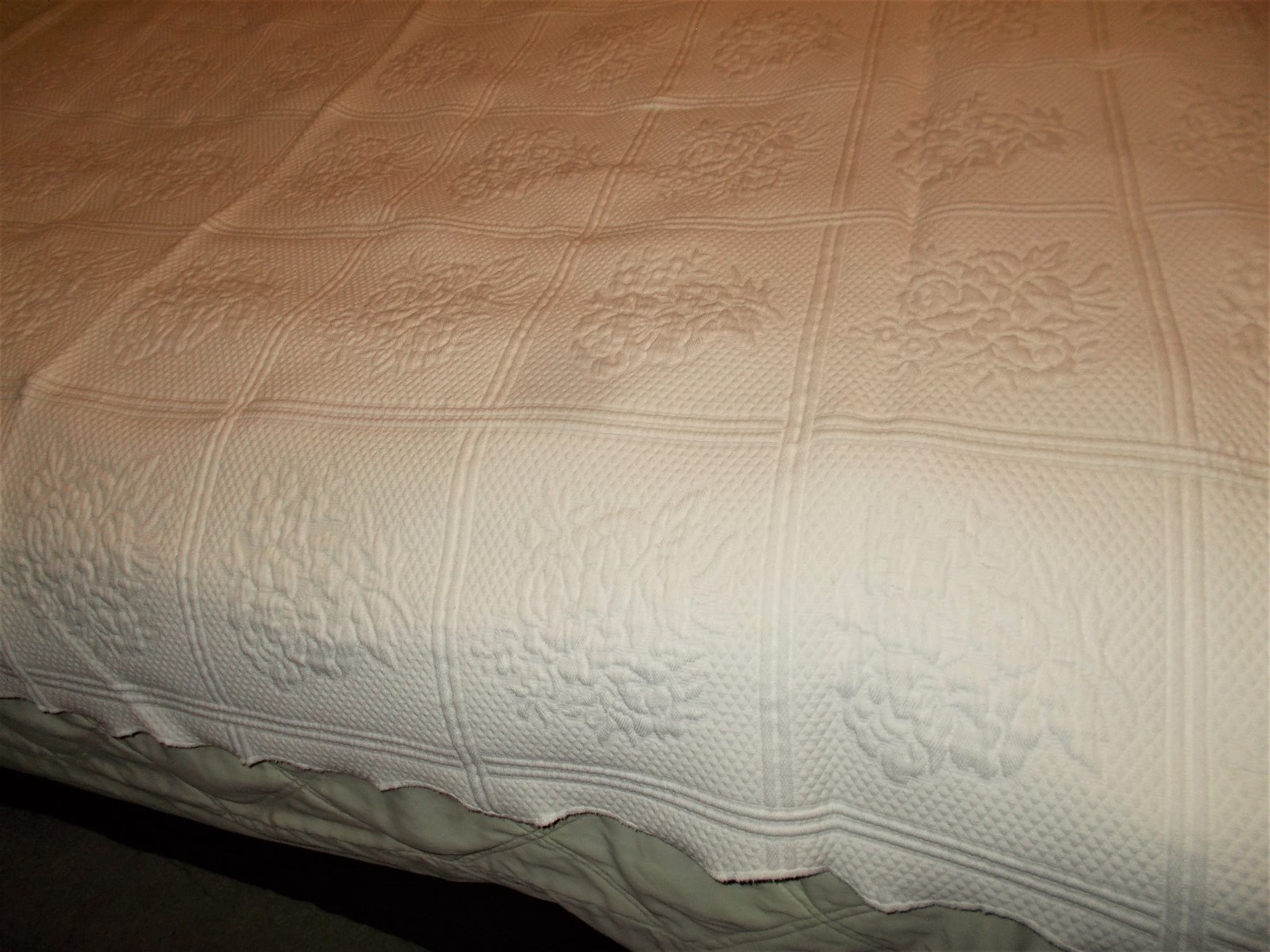 Vintage Matelasse Heavy White Bedspread about 86x90