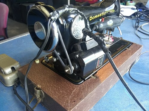 Vintage Domestic Deluxe 618-2322 Sewing Machine