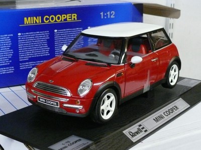 MINI COOPER 1/12ème ROUGE volant à gauche REVELL Référence 08451 NEUVE