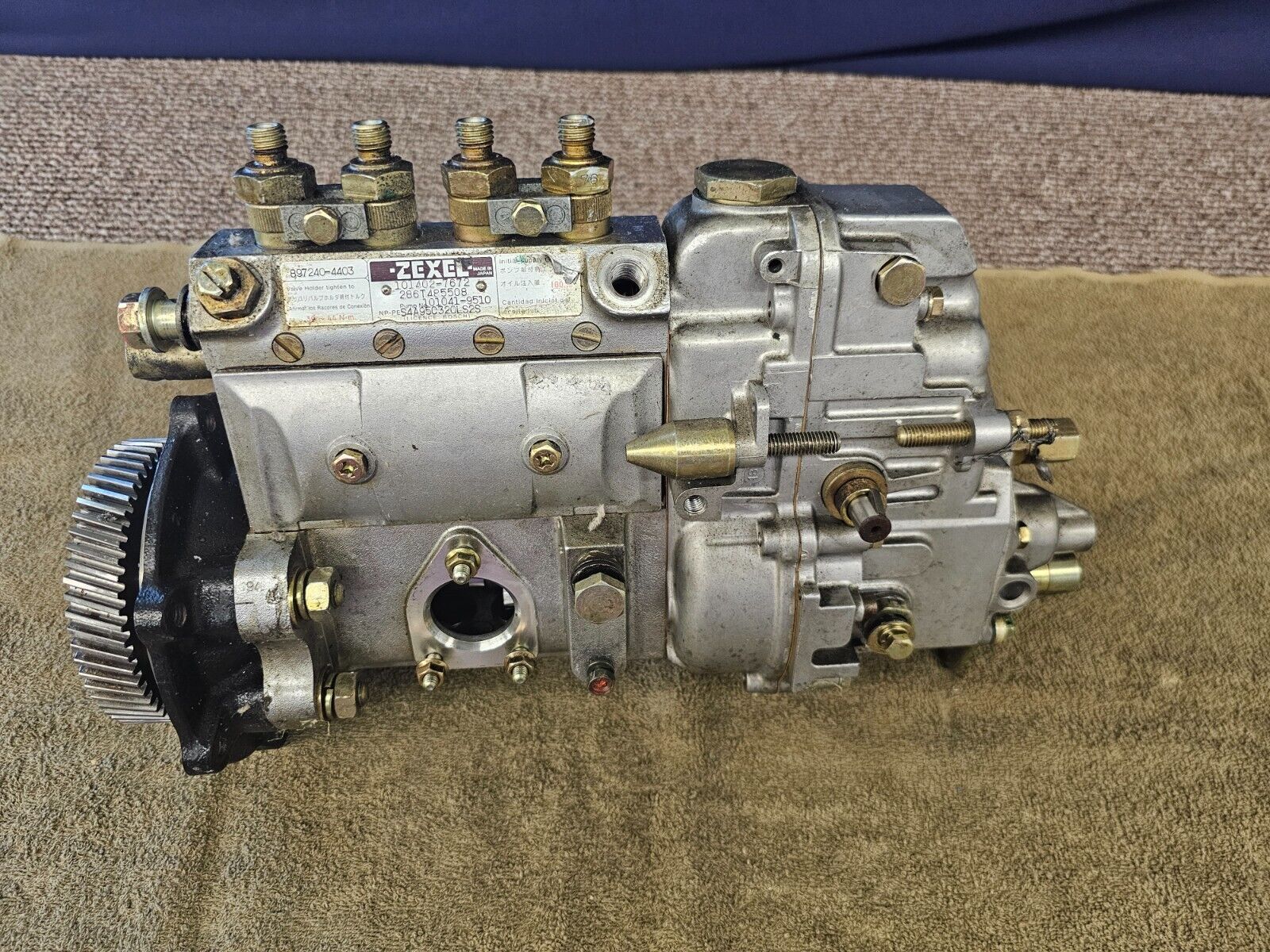 Zexel Fuel Injection Pump 101041-9510 Bosch 105400-9201 Zexel Fuel Injection Pump 101041-9510 Bosch 105400-9201