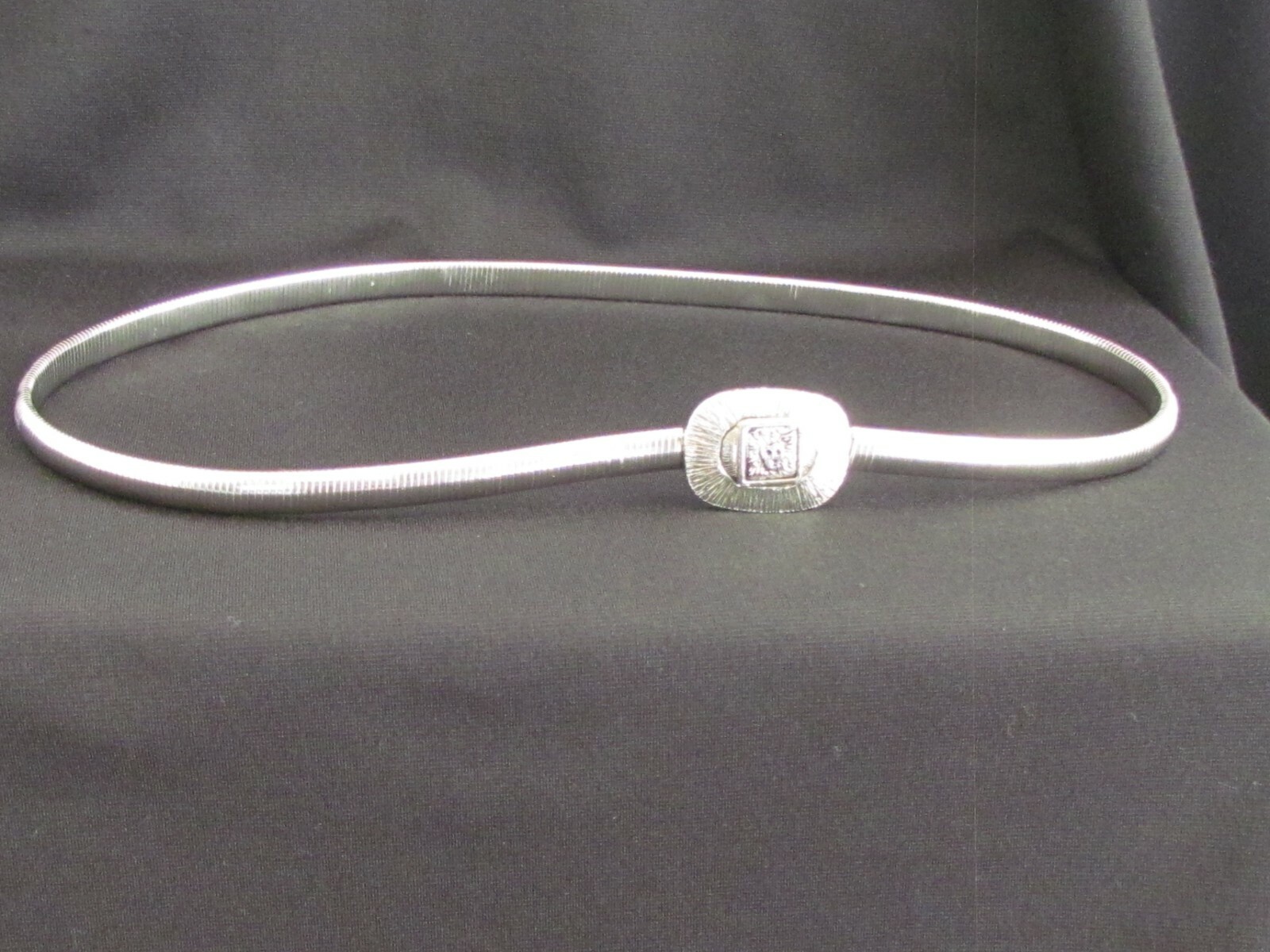 VINTAGE Anne Klein Serpentine Belt Silver Tone, Stretch, Lion Head Buckle