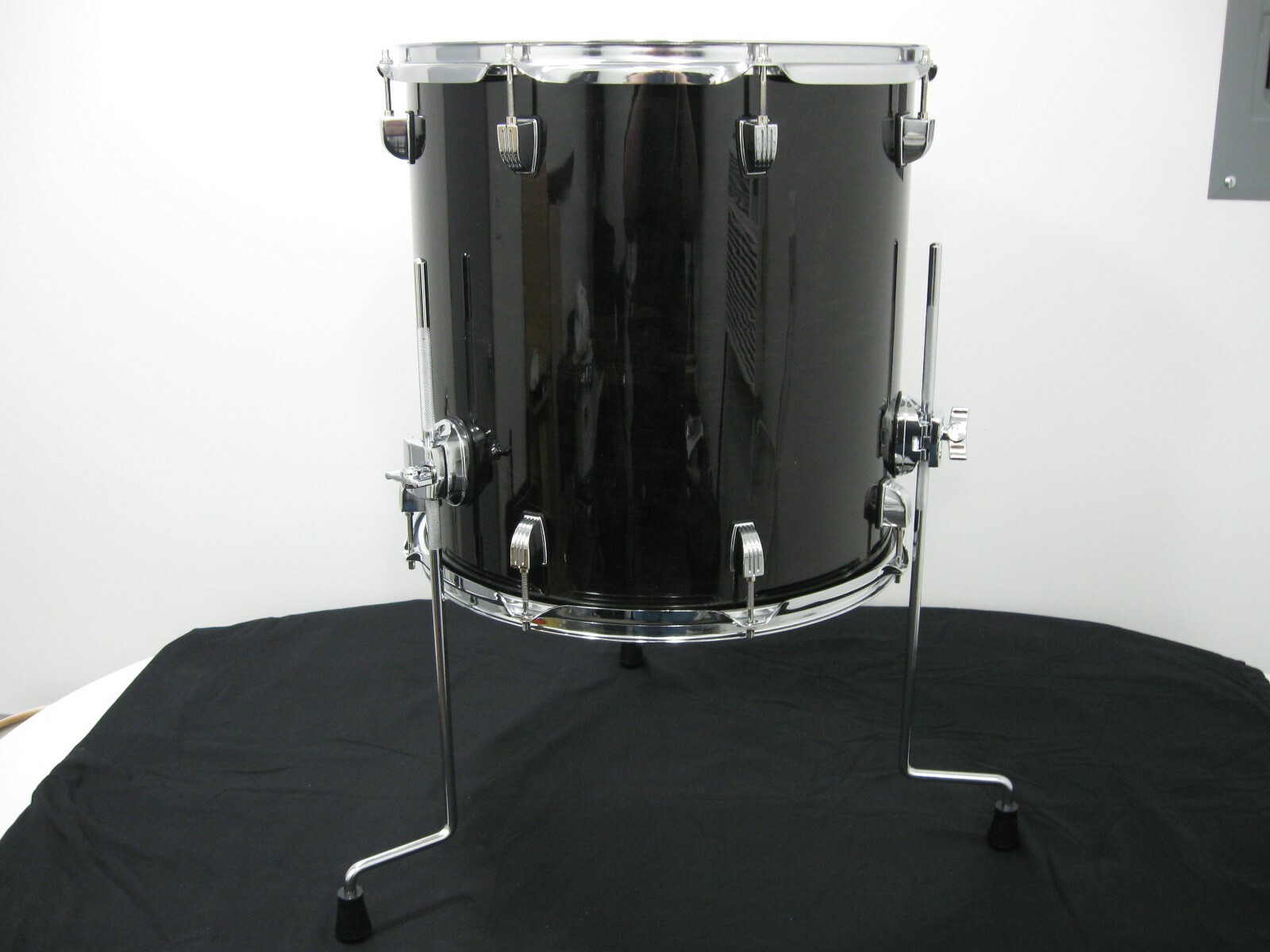 Ludwig 16x16 floor tom maple