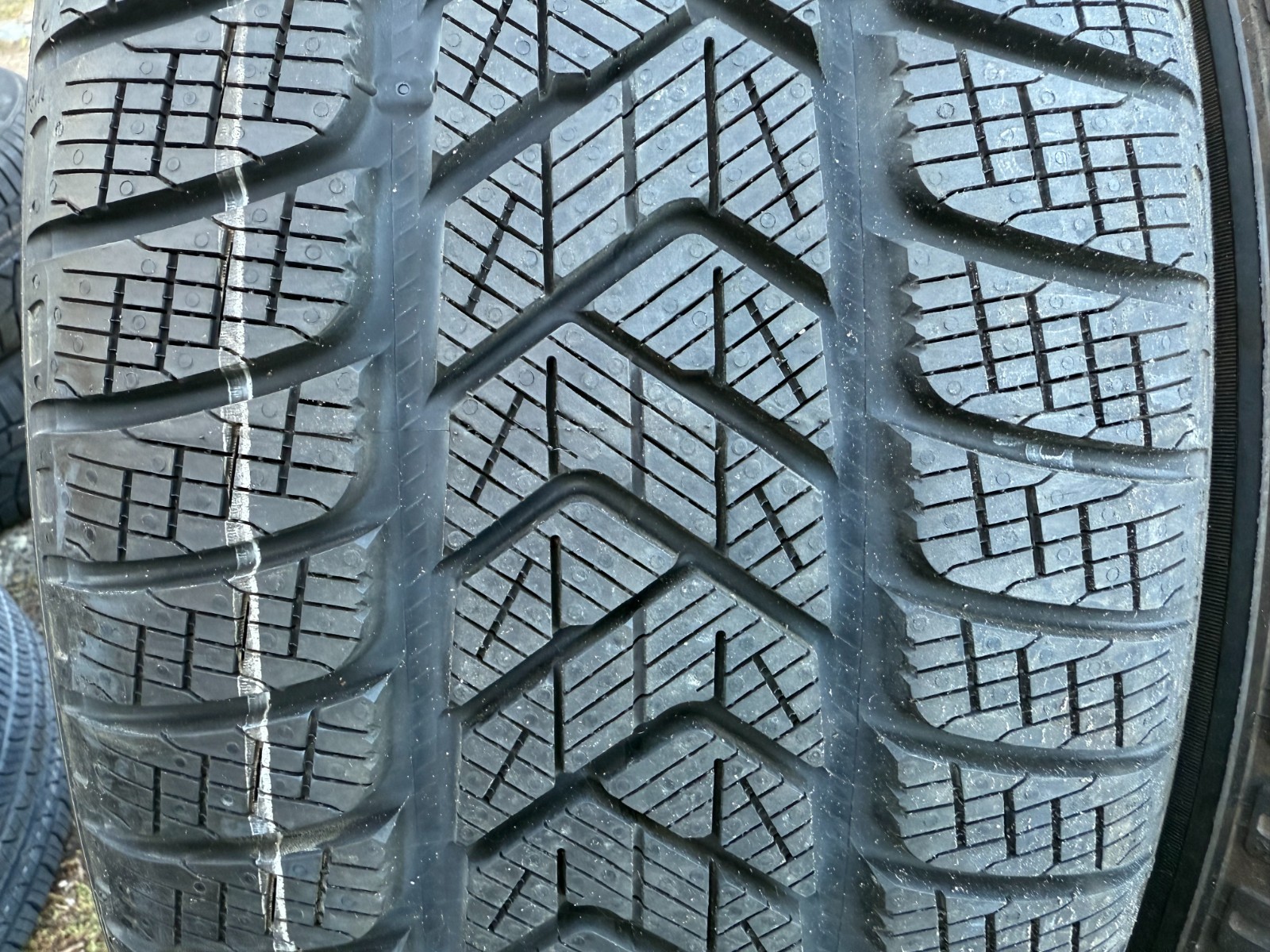 New 255 50 19 Pirelli, Winter, AO, M+S, EV, 103T, x1 Tyre (F1_tyres) YD285