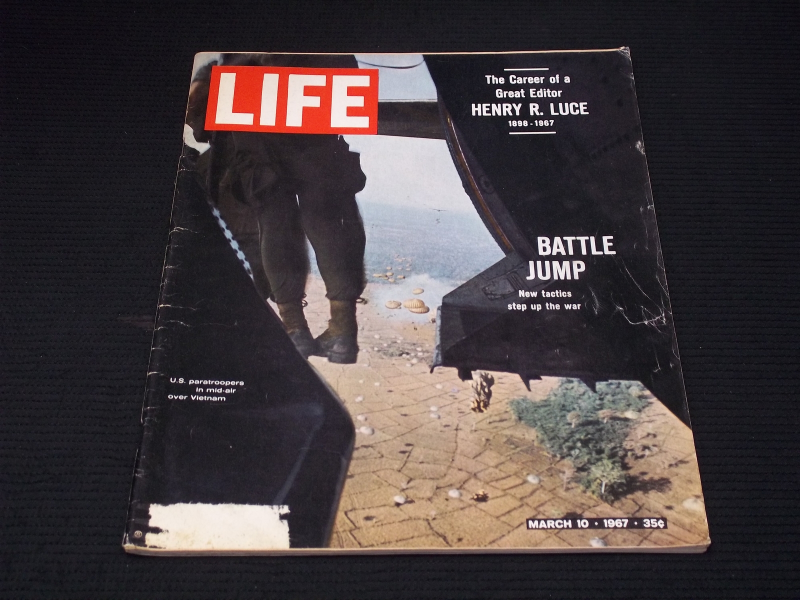 1967 MARCH 10 LIFE MAGAZINE - U.S. PARATROOPERS FRONT COVER