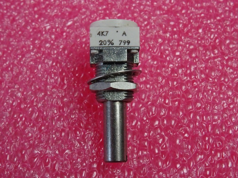 1 Potentiometre Cermet P11vy 4.7k Ohms Loi:A Lin 1w Axe MéTal Court 15mm En 6mm